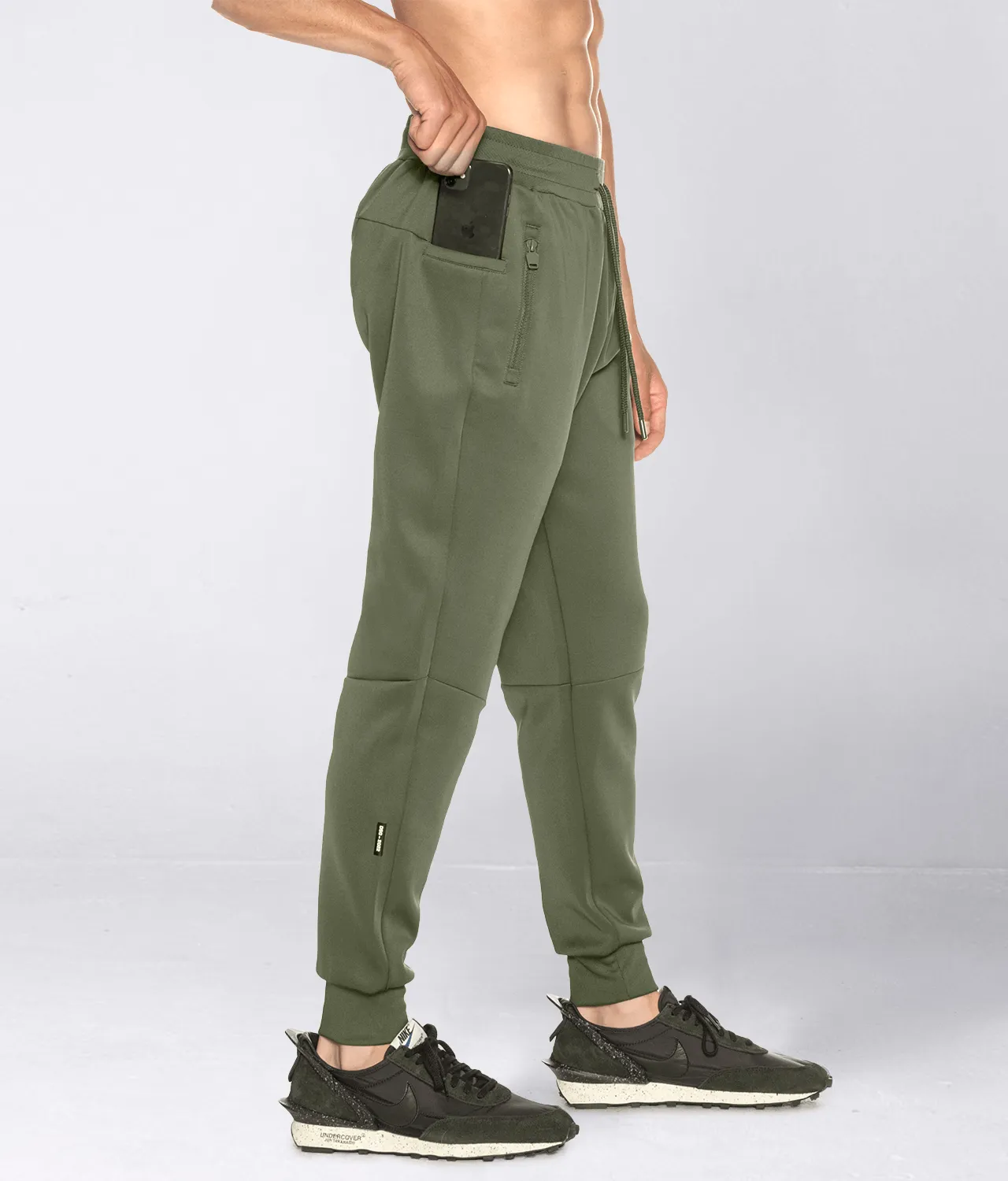 7500 . Momentum Regular-Fit Jogger - Military Green