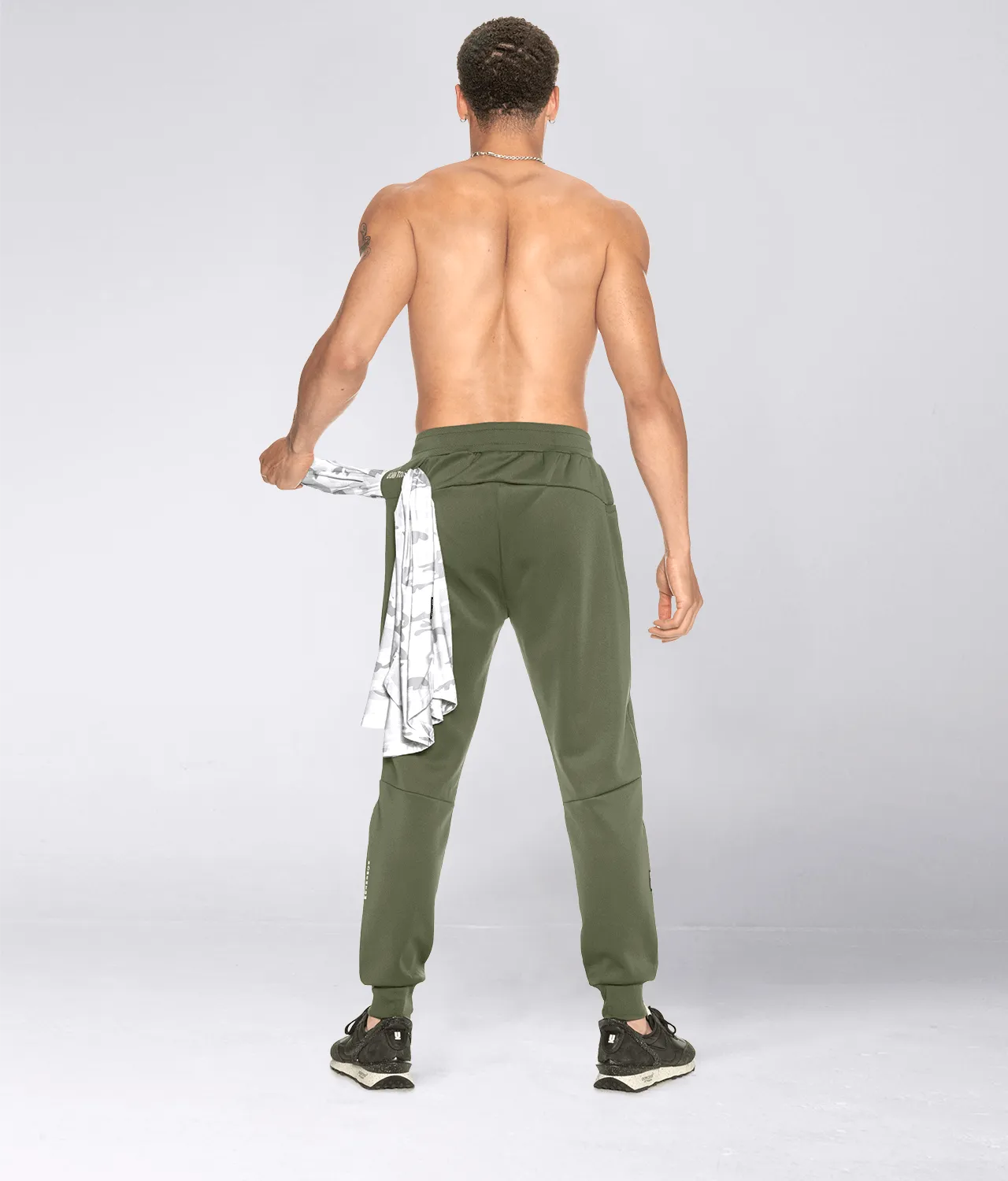 7500 . Momentum Regular-Fit Jogger - Military Green