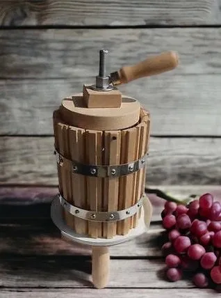 Traditional Wooden Wine Press: 30L Fruit Juice Extractor